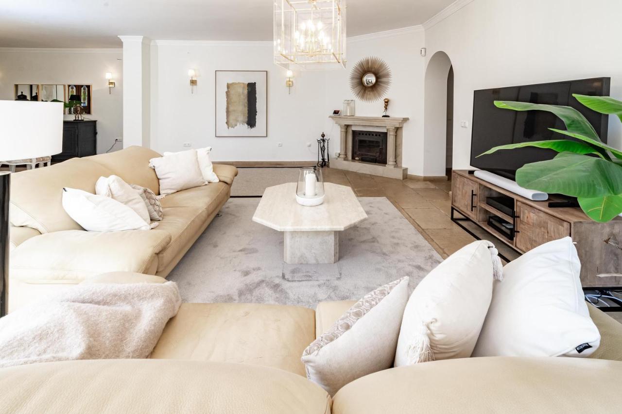 Cln- Spacious 6 Bedroom Next To